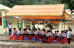 inpage-vietnam-island-school