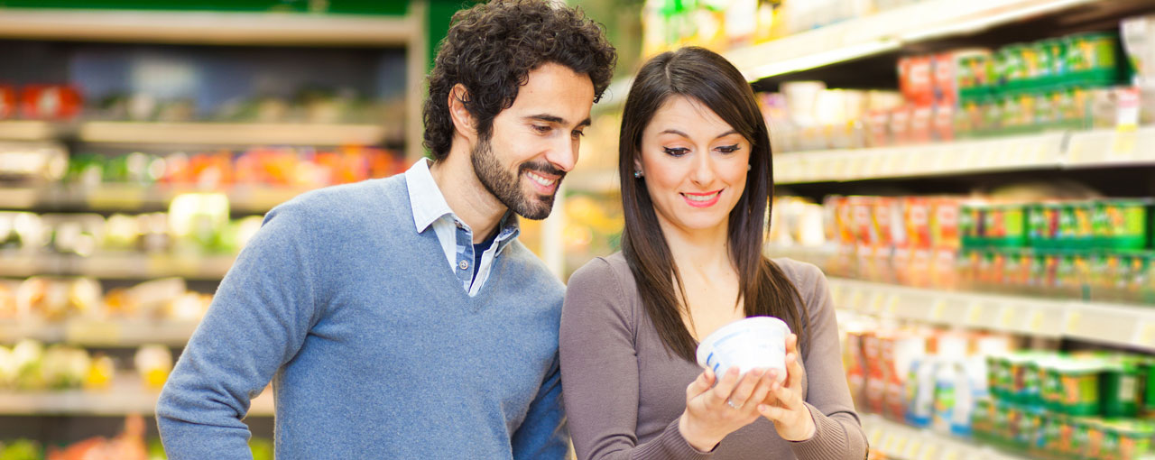 hero-feed4thought-couple-in-grocery-store