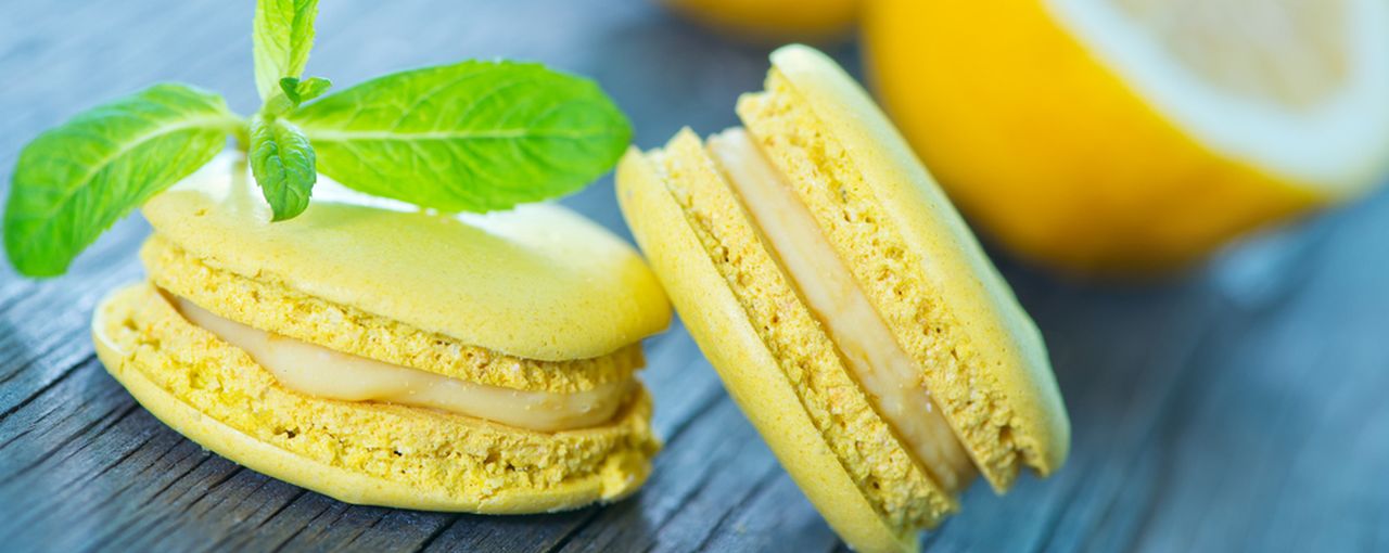 Lemon-flavoured coating and filling