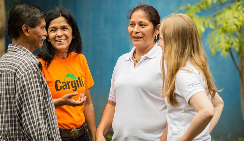 Maria Rivas - Cargill’s Corporate Affairs director for Central America having a conversation with three people