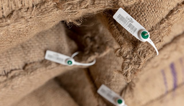 Cocoa bag with tag Cocoa bag with tag
