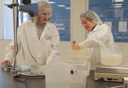 Women working at Cargill Edible Oils