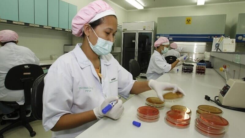 women working in lab