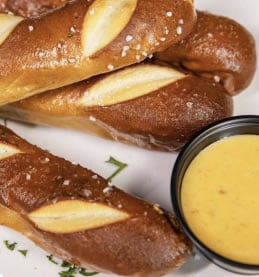 Pretzel with Cheese Sauce Prototype - IFT 2022