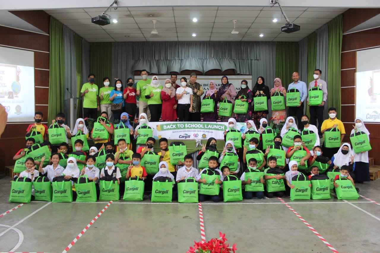  Cargill and Yayasan Salam announce two-year school aid program 