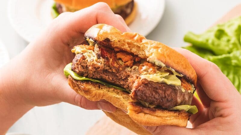 A delicious veggie burger or plant-based burger is a great alternative to your burger menu. Cargill serves up choices for your private label products.