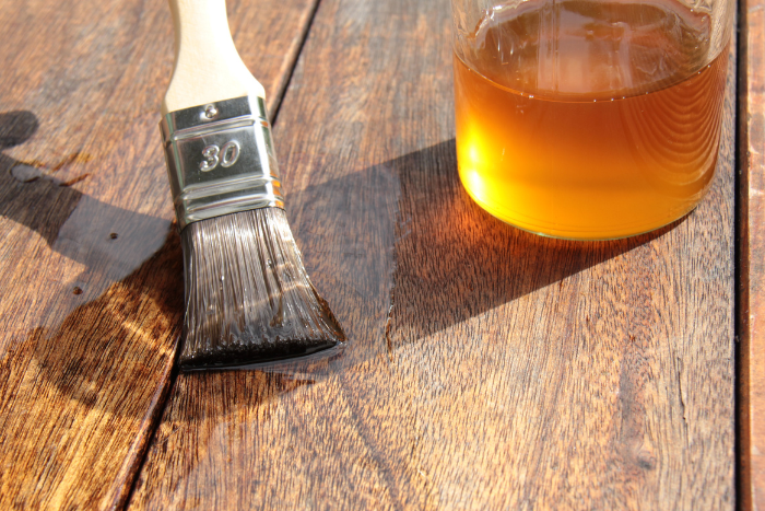 Wood protection by linseed oil in the outside sector