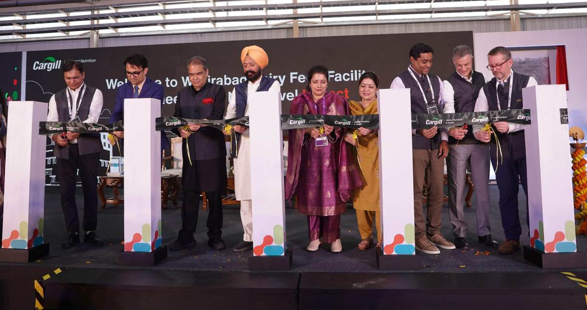 Cargill executives and Punjab government representatives cut a ceremonial ribbon at the opening of the new Wazirabad dairy feed facility in Punjab, India.