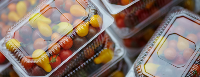 packaging fresh tomatoes