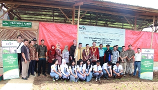 Students from Sekolah Menengah Kejuruan (SMK) Agri Insani, a vocational school in Indonesia. Cargill. Indonesia.